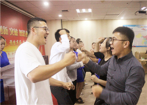 相互打氣加油，這就易視界團(tuán)隊(duì)精神